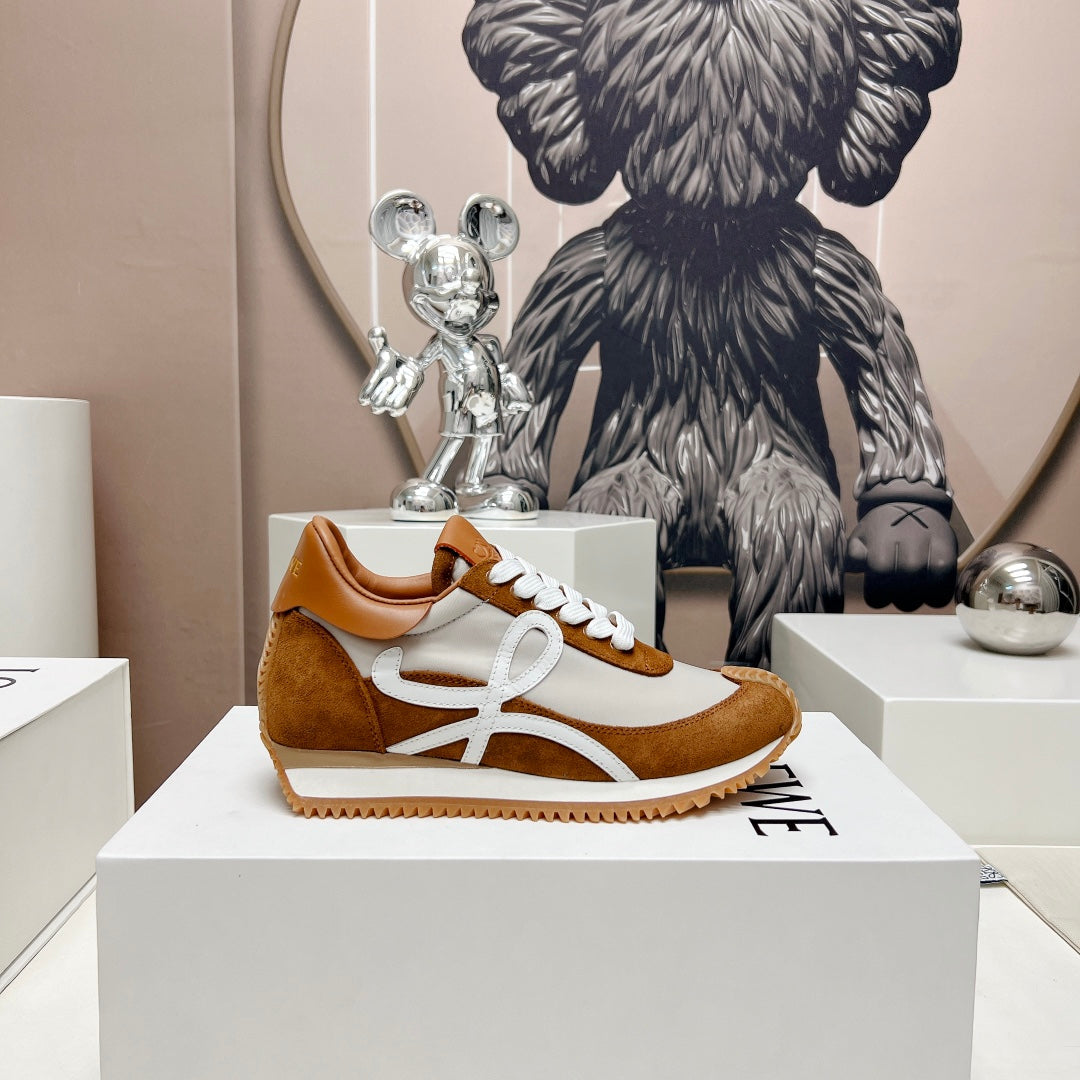FLOW RUNNER SNEAKER IN BRONZE BROWN SUEDE AND PALE GRAY SHEEPSKIN