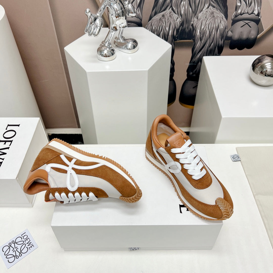 FLOW RUNNER SNEAKER IN BRONZE BROWN SUEDE AND PALE GRAY SHEEPSKIN