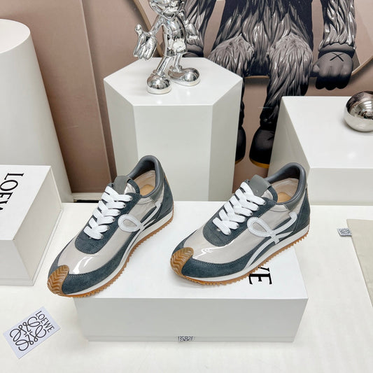 FLOW RUNNER SNEAKER IN SLATE GRAY SUEDE AND PALE GRAY SHEEPSKIN