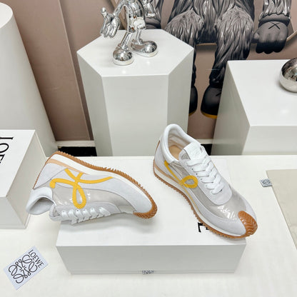 FLOW RUNNER SNEAKER IN PALE GRAY SUEDE AND SHEEPSKIN