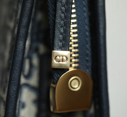 BOOK TOTE 26 IN BLACK OBLIQUE JACQUARD