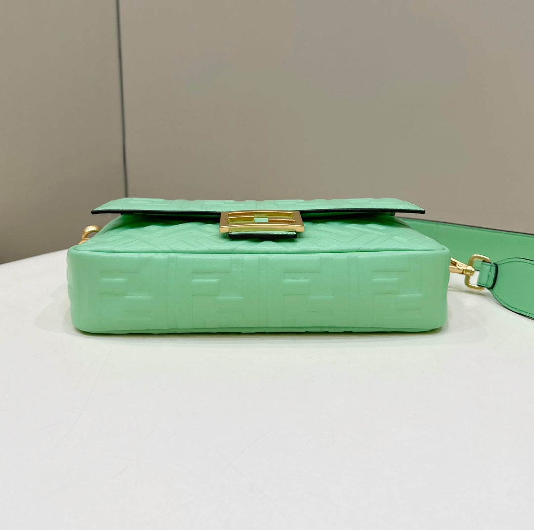 BAGUETTE WITH FF MOTIF 27 IN DE YORK GREEN SOFT LAMBSKIN GOLD HARDWARE