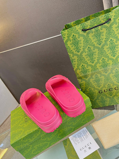 PLATFORM SANDALS IN BRIGHT PINK MONOGRAM IMPORTED TPU