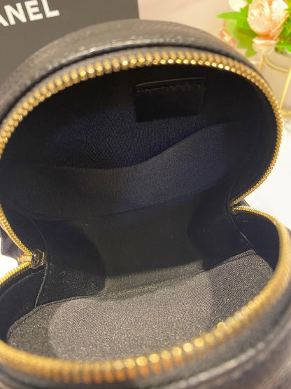 CC MINI 12 ROUND CHAIN BAG IN BLACK CALFSKIN GOLD HARDWARE