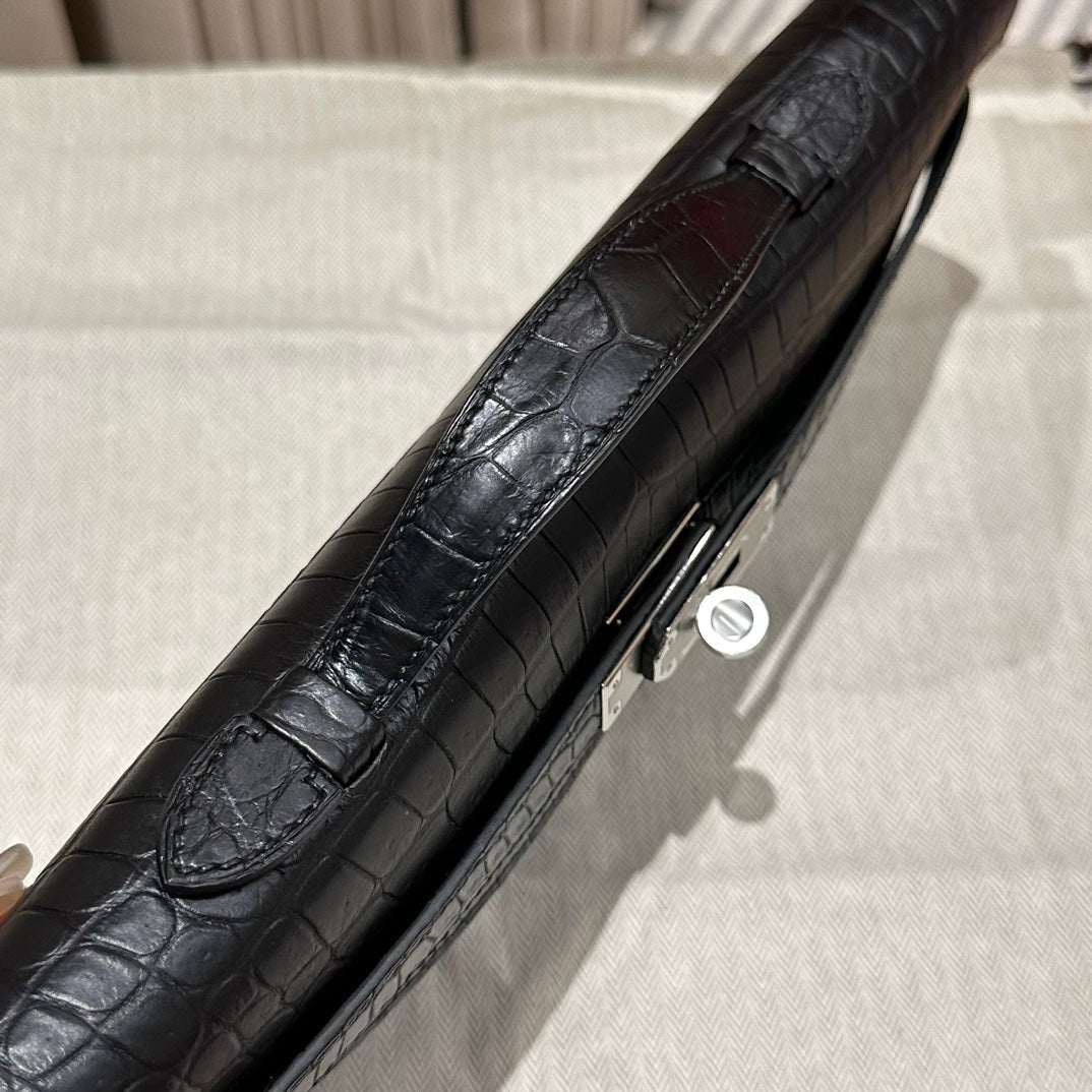 KELLY CUT 31 IN BLACK SHINY ALLIGATOR LEATHER WITH SILVER HARDWARE