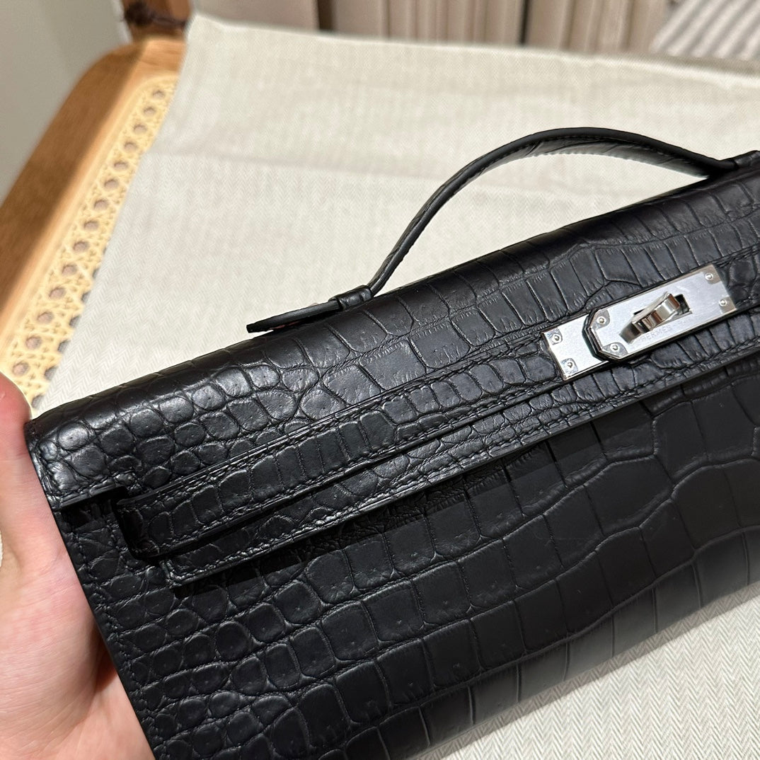 KELLY CUT 31 IN BLACK SHINY ALLIGATOR LEATHER WITH SILVER HARDWARE
