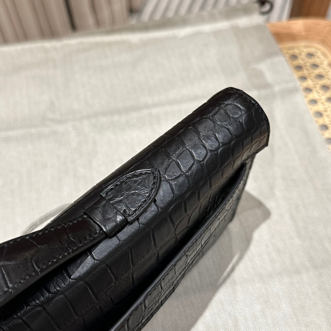 KELLY CUT 31 IN BLACK SHINY ALLIGATOR LEATHER WITH SILVER HARDWARE