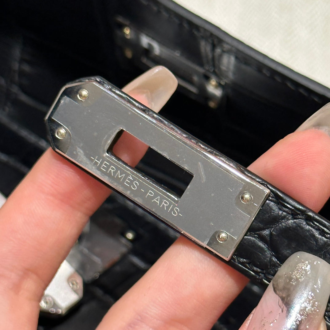 KELLY CUT 31 IN BLACK SHINY ALLIGATOR LEATHER WITH SILVER HARDWARE