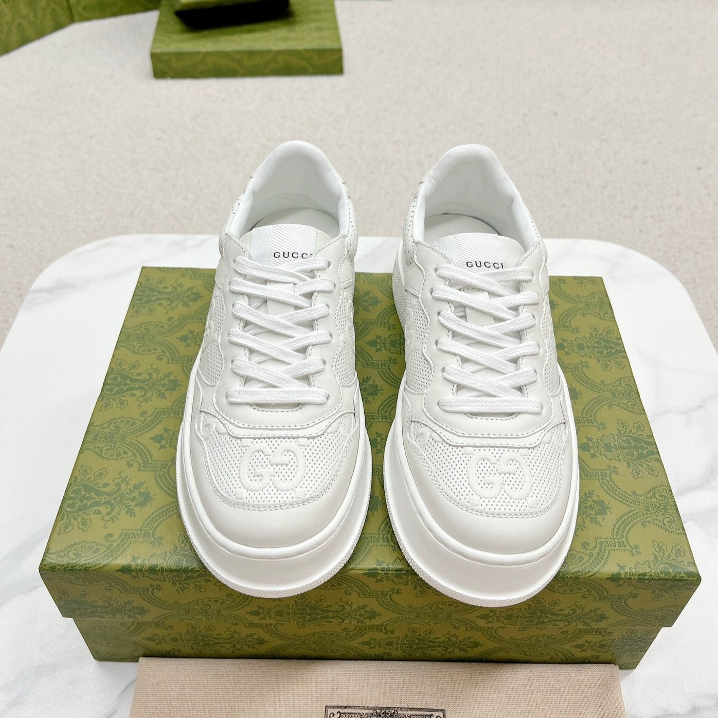 GG EMBOSSED TRAINER WHITE CALFSKIN