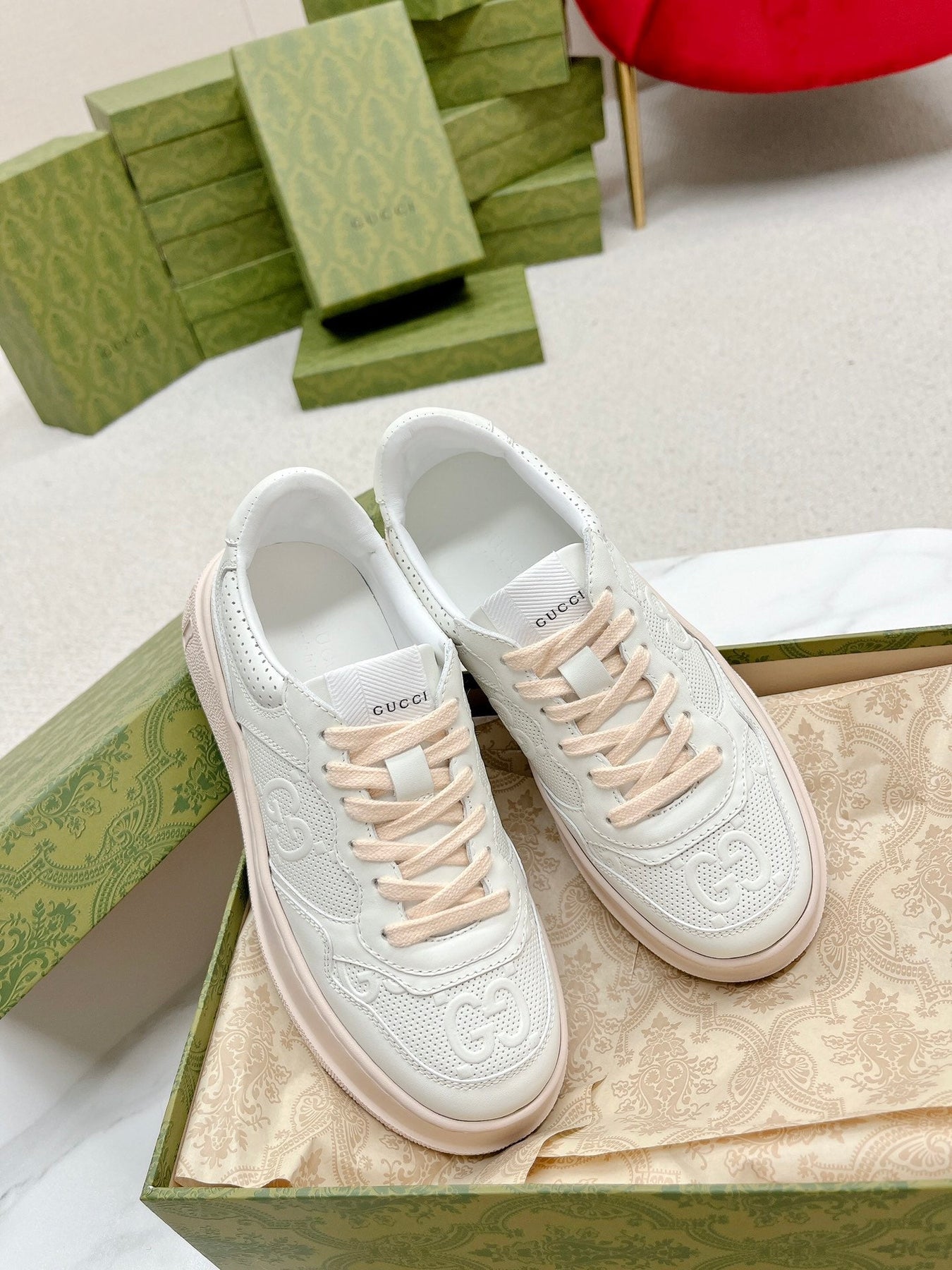 GG EMBOSSED TRAINER WHITE AND PASTEL PINK CALFSKIN
