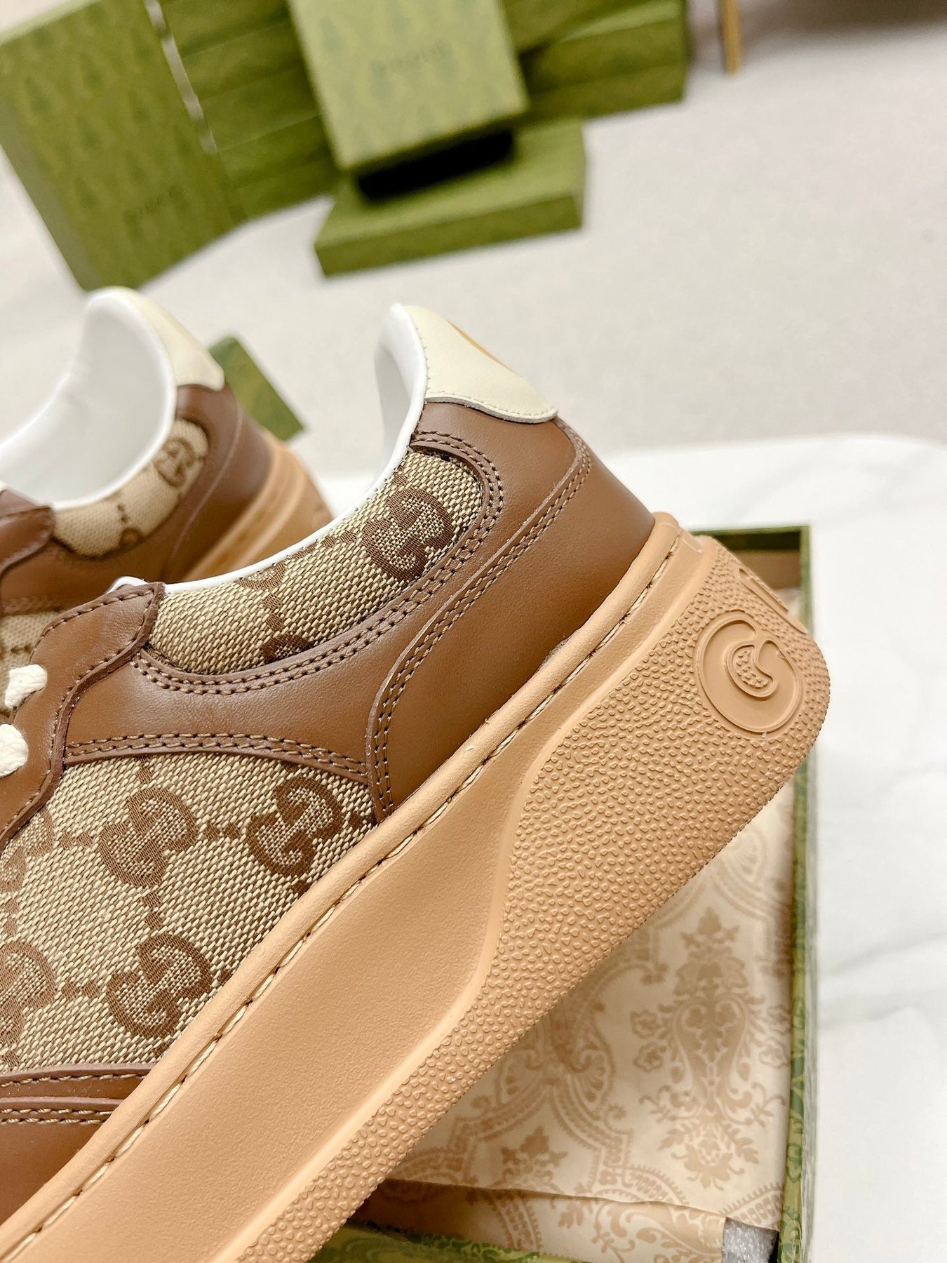 GG TRAINER CARAMEL CALFSKIN