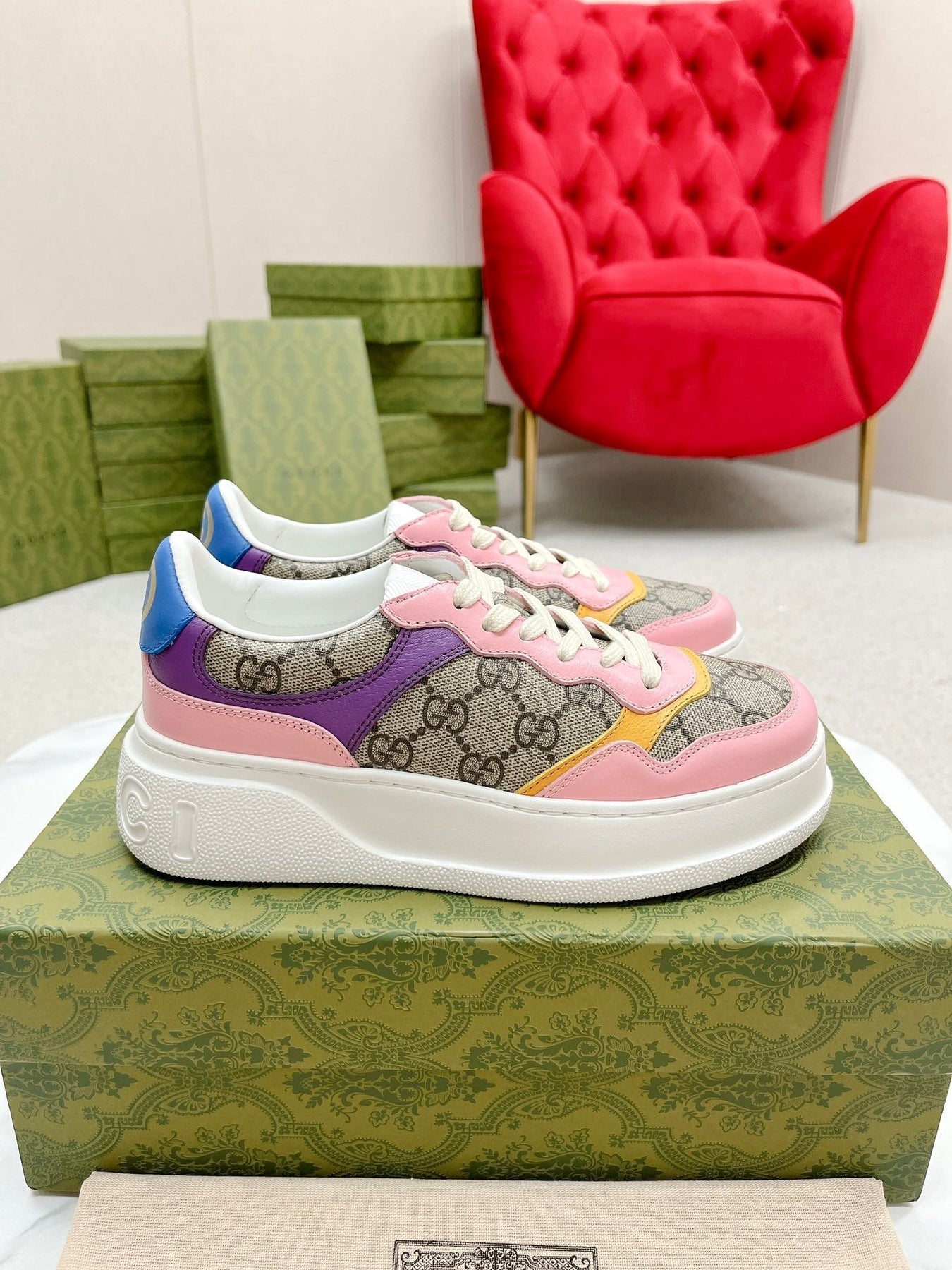 GG TRAINER LIGHT BROWN AND PINK CALFSKIN