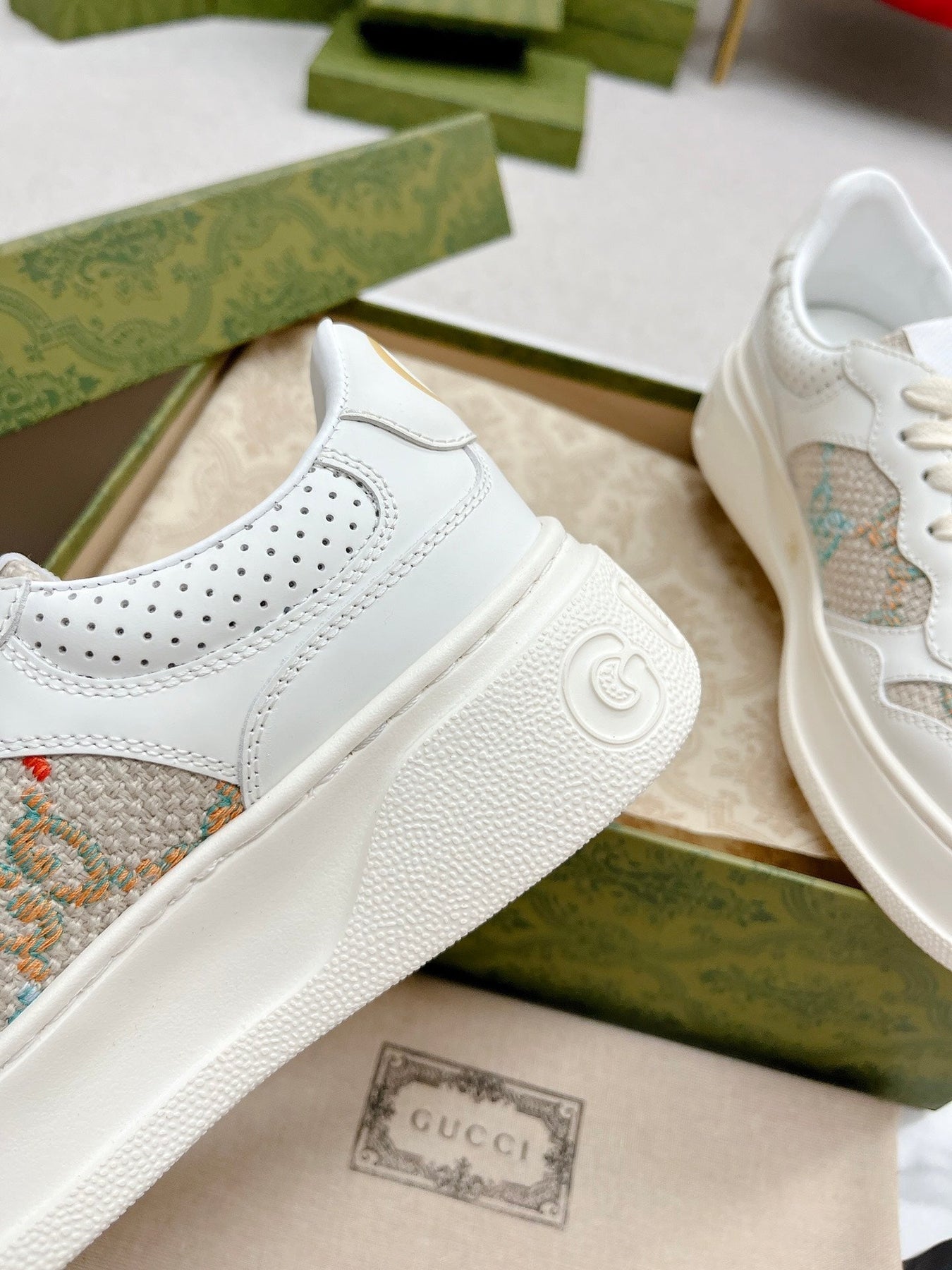 GG TRAINER WHITE AND CREAM CALFSKIN