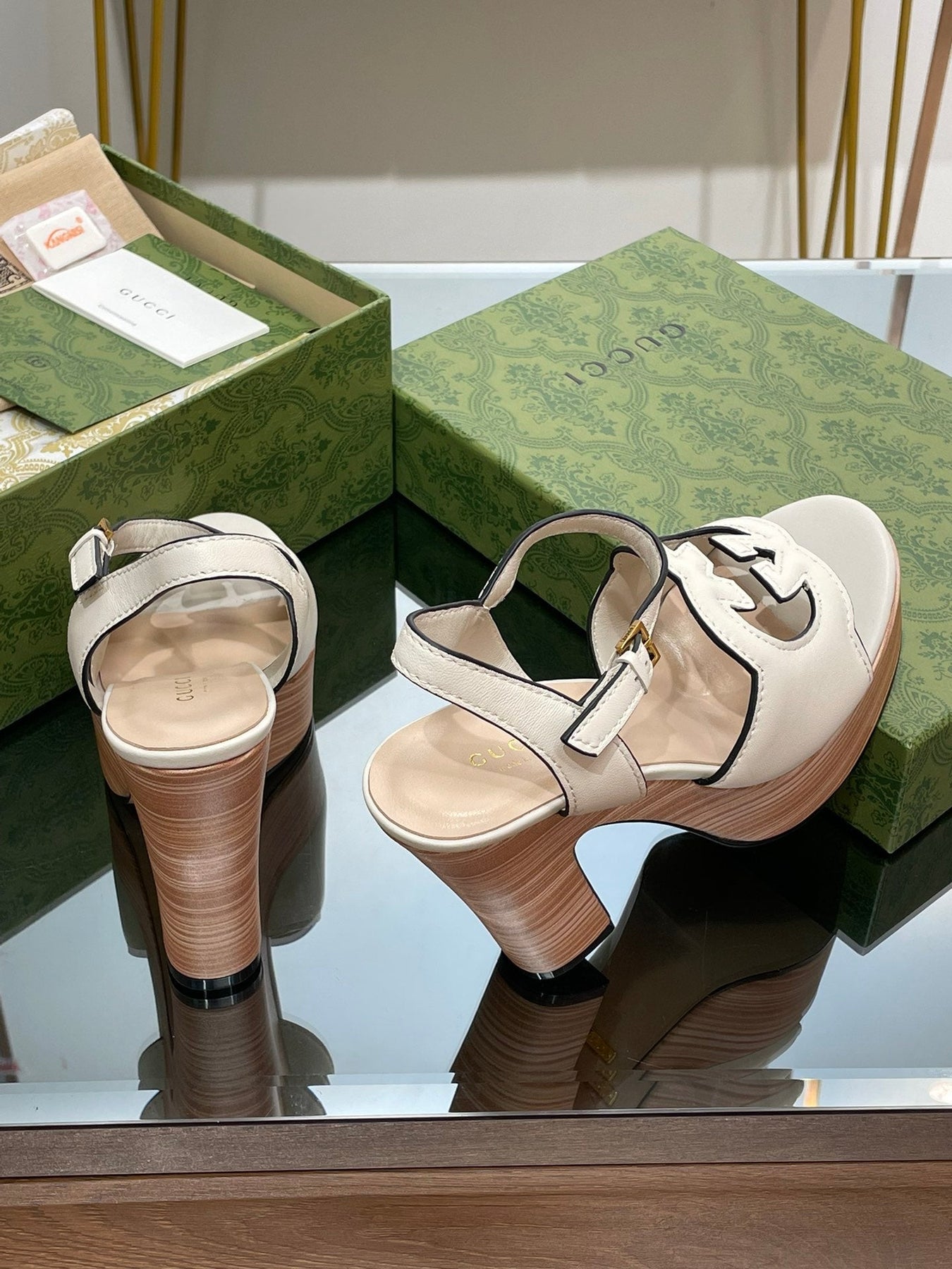 GG 120 INTERLOCKING G SANDAL WHITE CALFSKIN