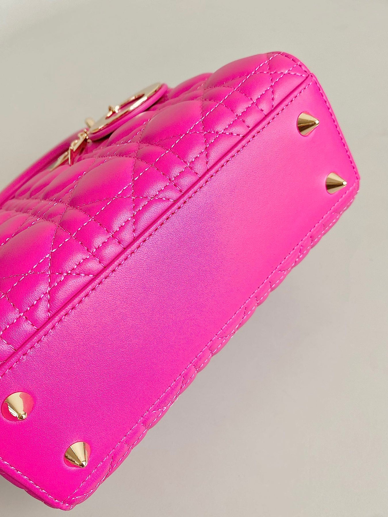MEDIUM LADY 20 HANDBAG IN HOT PINK LAMBSKIN