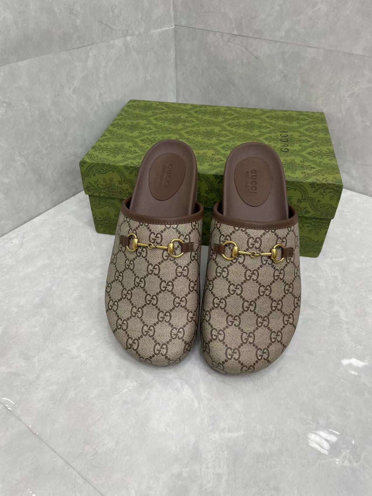 MULE WITH GOLD HORSEBIT IN BEIGE AND EBONY MONOGRAM CANVAS