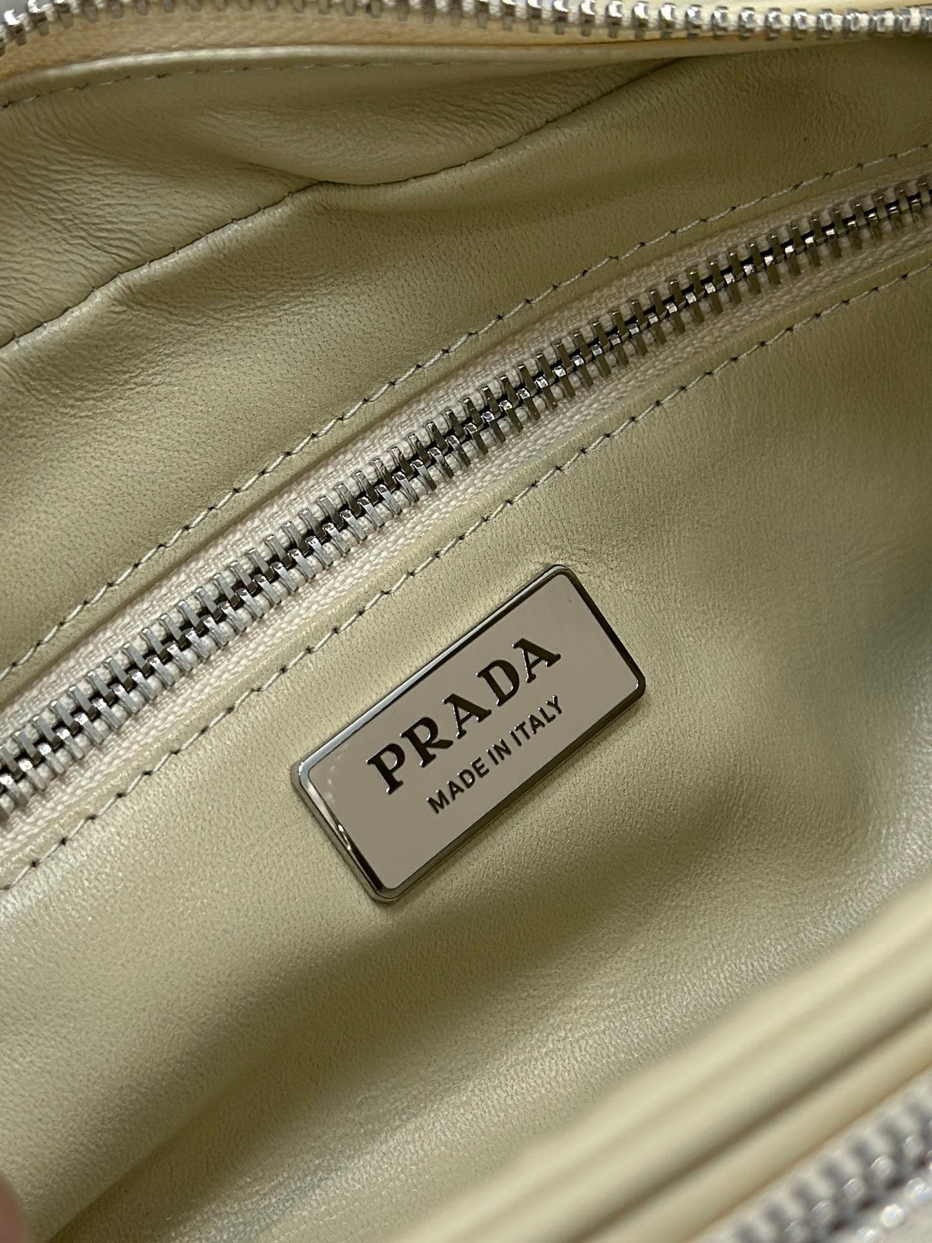 CAMERA BAG 23 IN CREAM WRINKLED LAMBSKIN