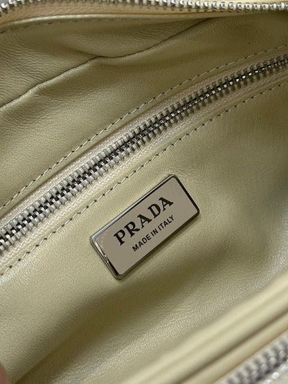 CAMERA BAG 23 IN CREAM WRINKLED LAMBSKIN