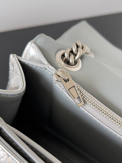 CRUSH CHAINED BAG 25 IN SILVER METALLIC QUILTED CRUSHED CALFSKIN