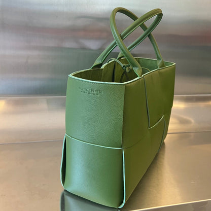 ARCO TOTE 36 IN GLADE GREEN CALFSKIN