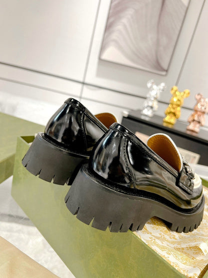 GG LOAFER WITH GG CHAINS GLOSSY BLACK AND WHITE CALFSKIN