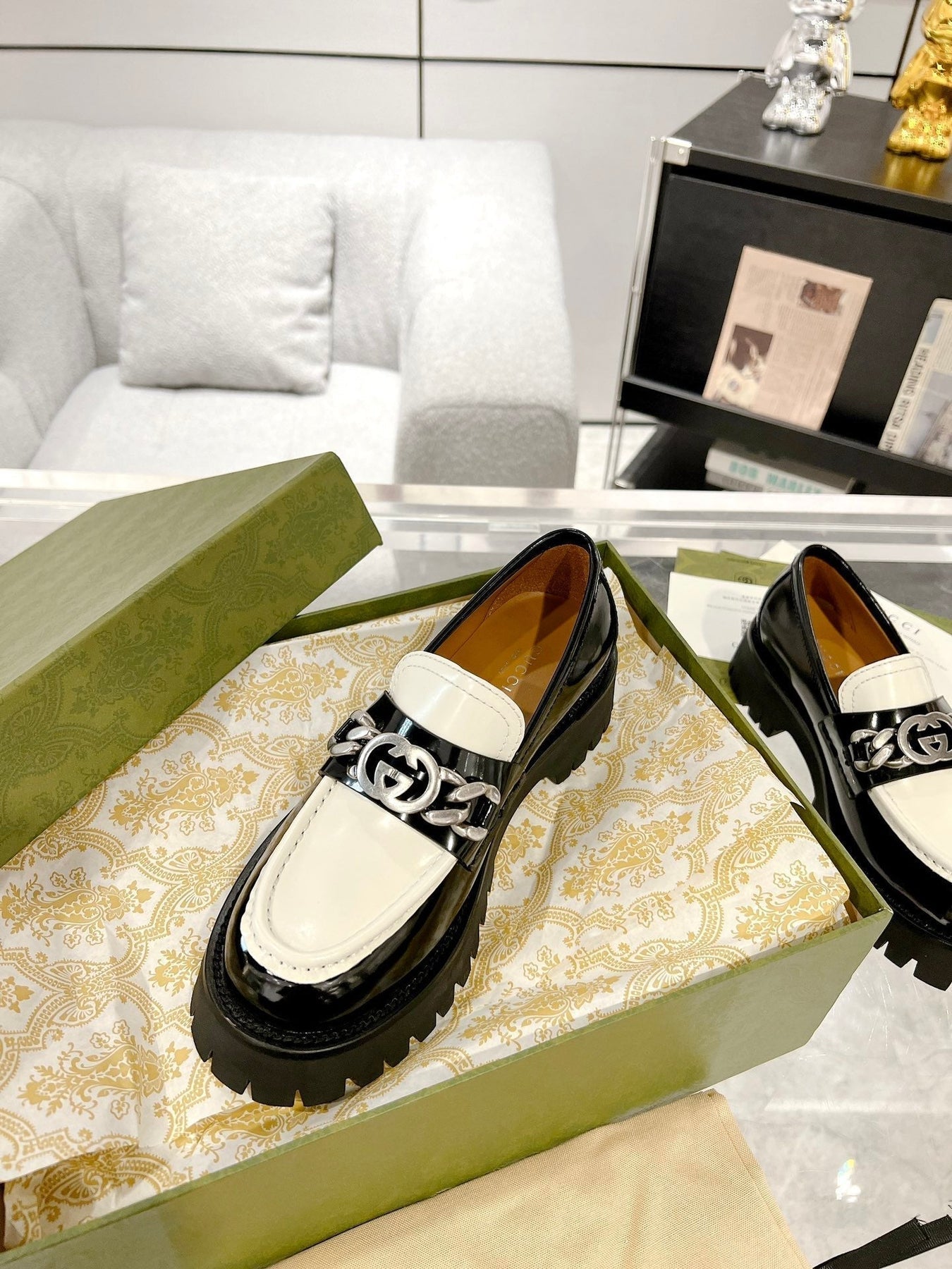 GG LOAFER WITH GG CHAINS GLOSSY BLACK AND WHITE CALFSKIN