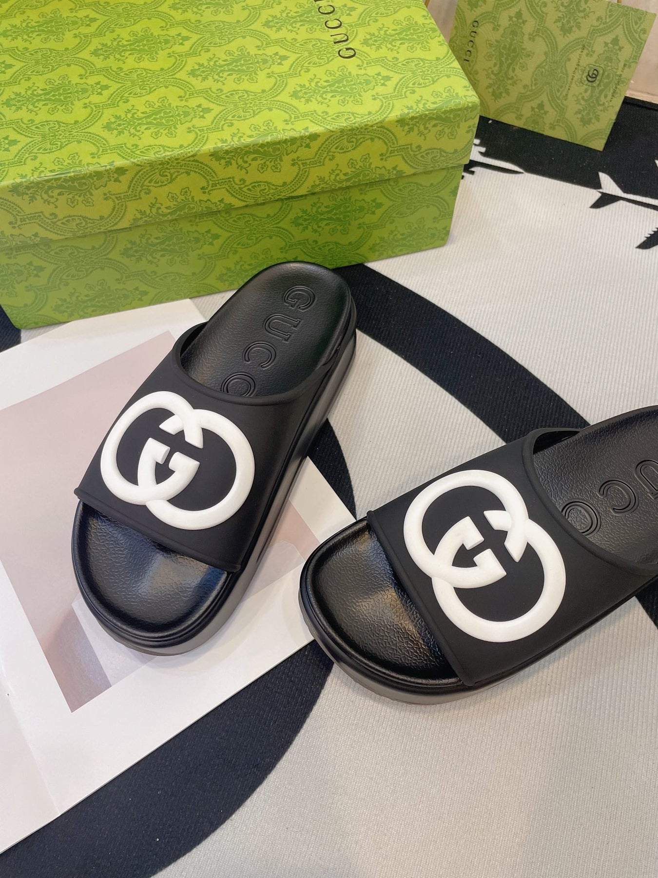 INTERLOCKING G SLIDE SANDAL IN BLACK IMPORTED TPU