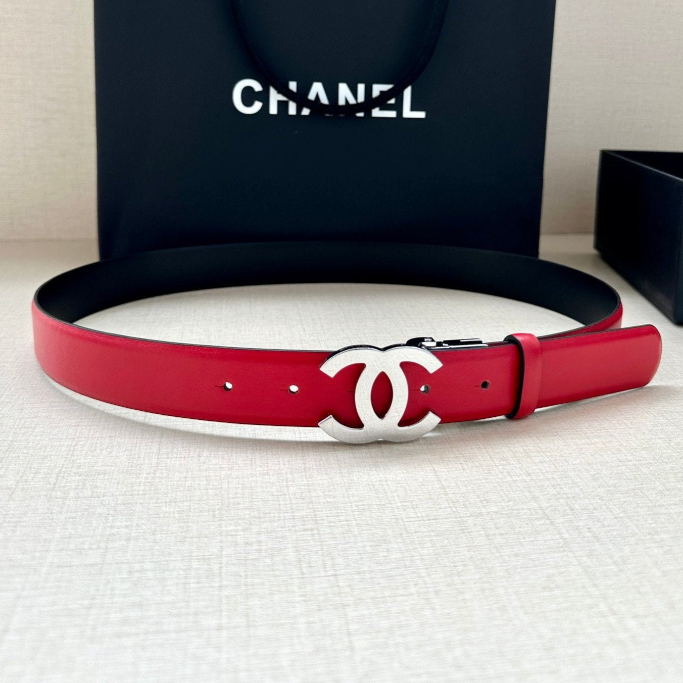 CC 30MM BELT IN CHERRY RED AND BLACK CALFSKIN WITH SILVER HARDWARE