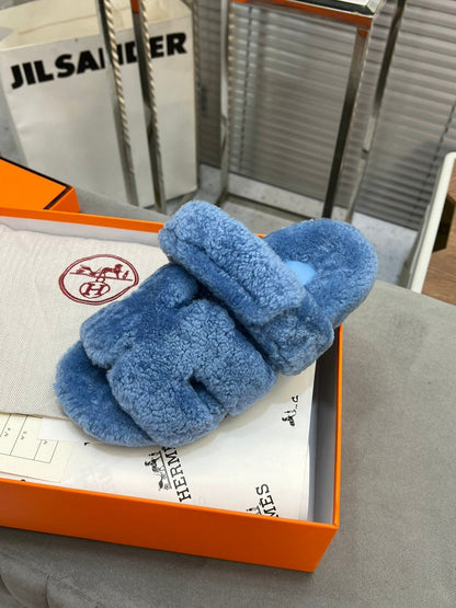 CHYPRE SLIPPERS IN AZURE BLUE LAMB WOOL
