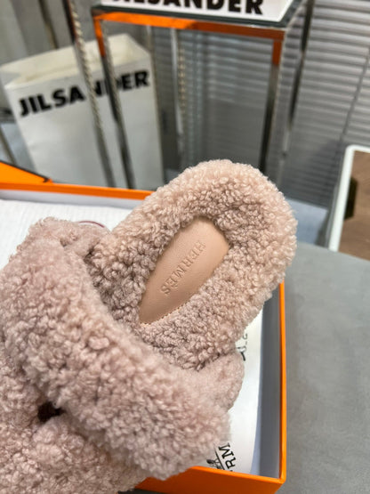 CHYPRE SLIPPERS IN ROSY BROWN LAMB WOOL