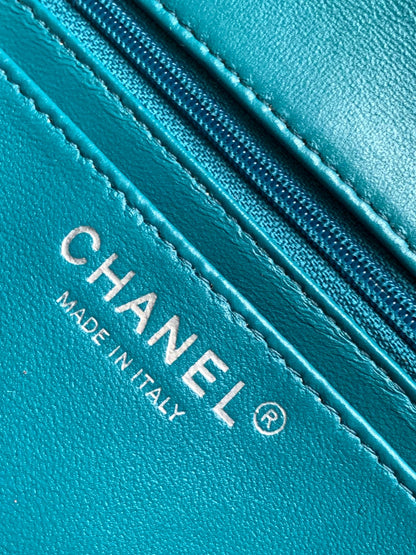 CC MEDIUM 20 CLASSIC BAG IN GREEN FOREST WOOL TWEED