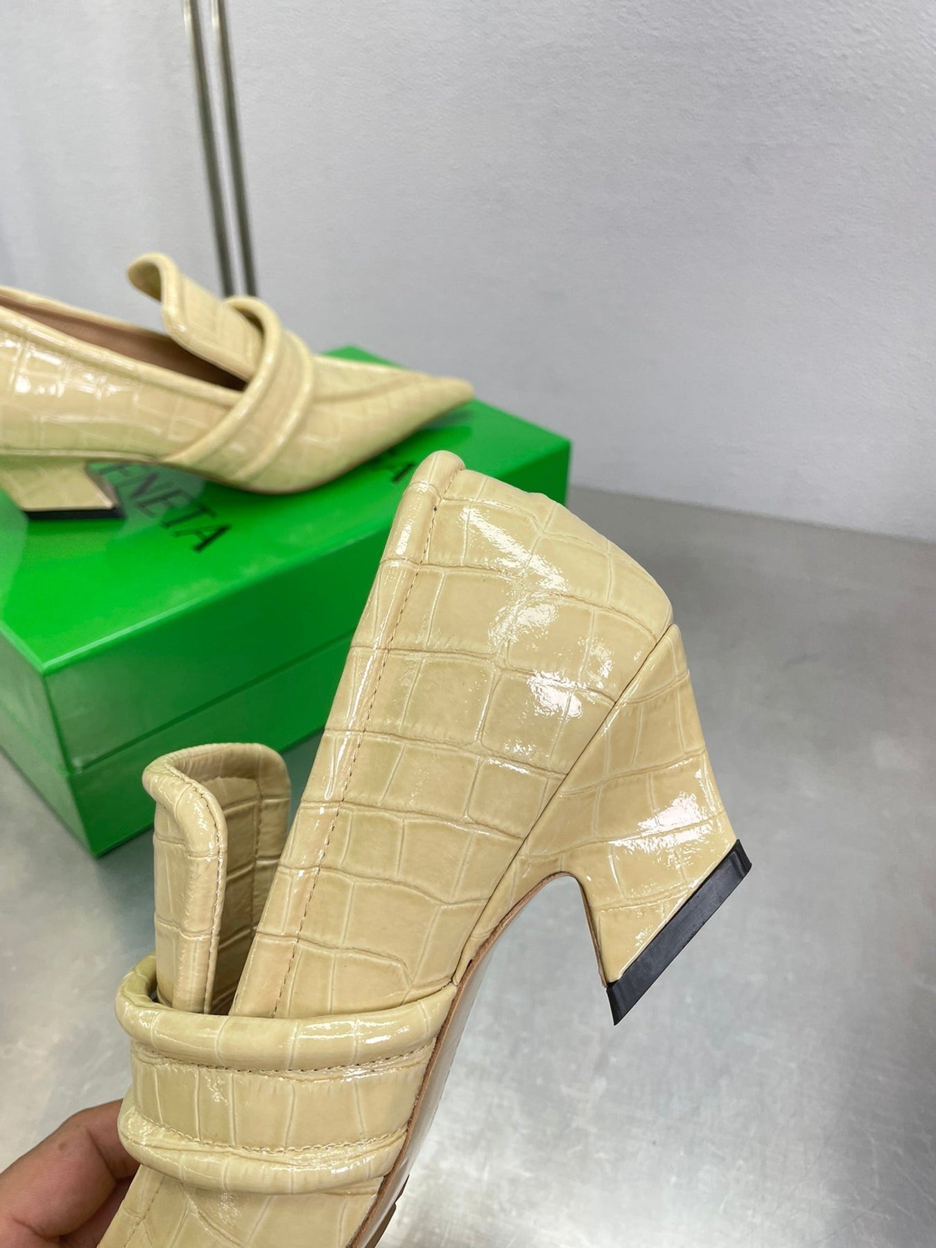 HIGH PUMP 35 MM IN EGG NOG CALFSKIN