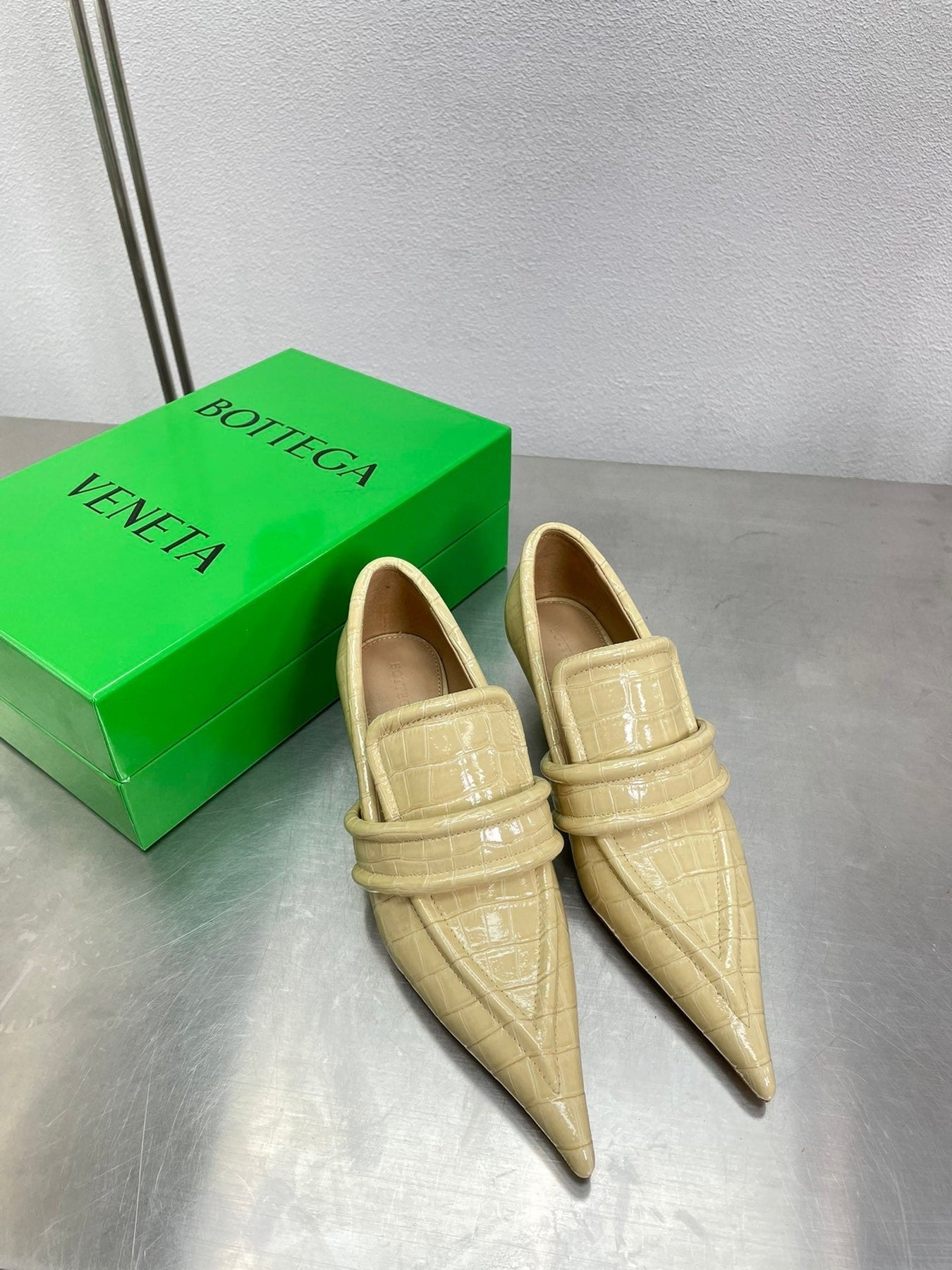 HIGH PUMP 35 MM IN EGG NOG CALFSKIN