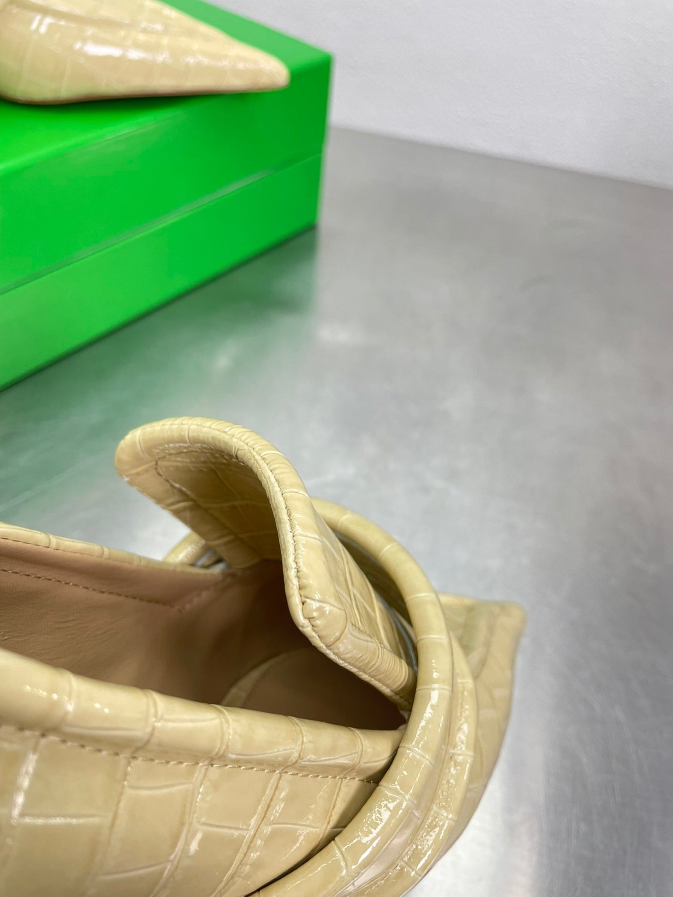 HIGH PUMP 35 MM IN EGG NOG CALFSKIN