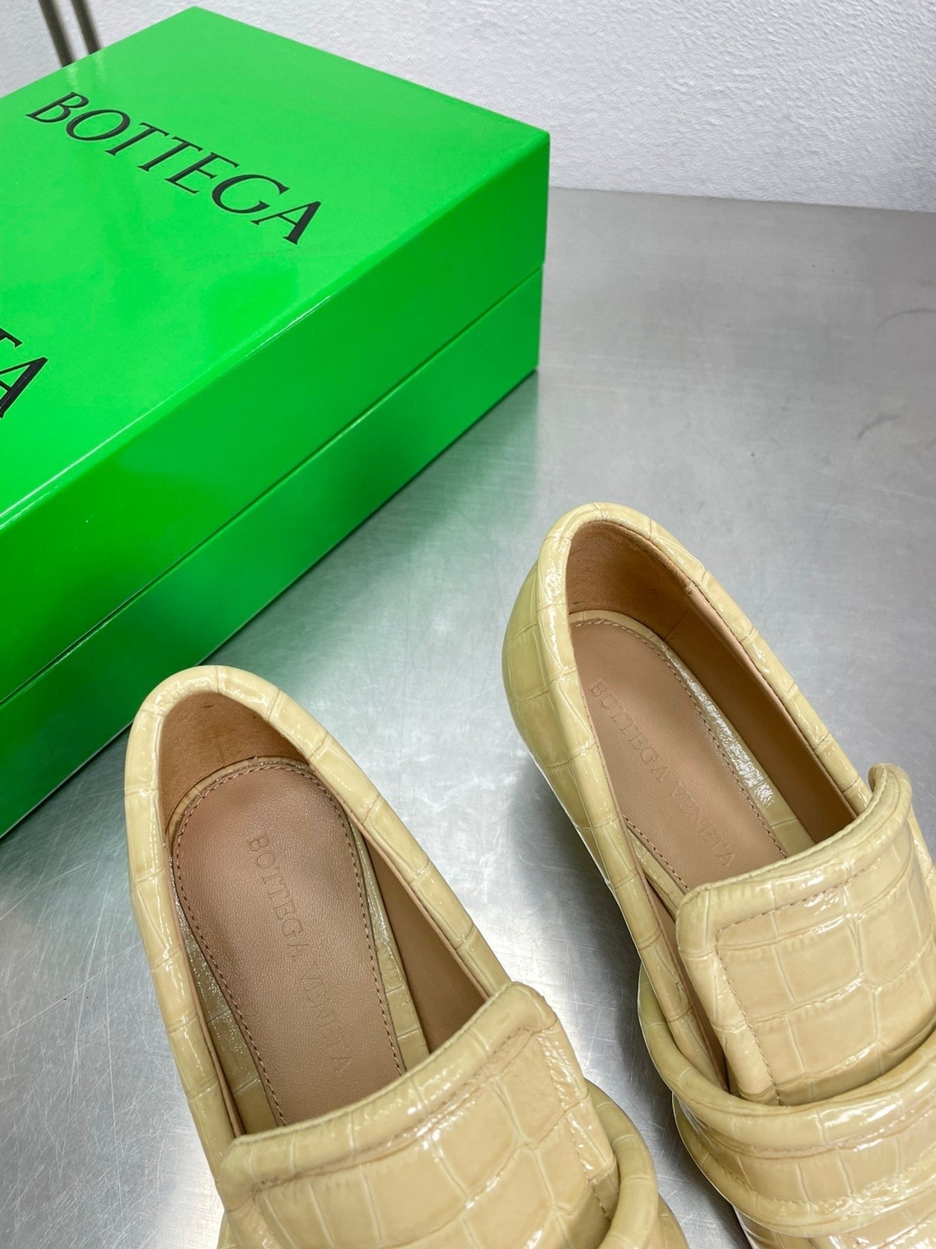 HIGH PUMP 35 MM IN EGG NOG CALFSKIN