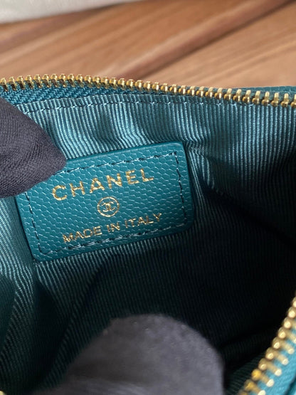 CC CLASSIC SMALL 15 ZIPPED POUCH IN PINE GREEN GRAINED CALFSKIN