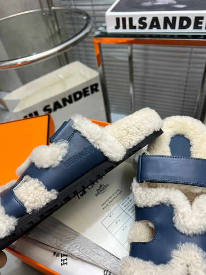 CHYPRE SLIPPERS IN BEIGE LAMB WOOL AND CLASSIC BLUE CALFSKIN