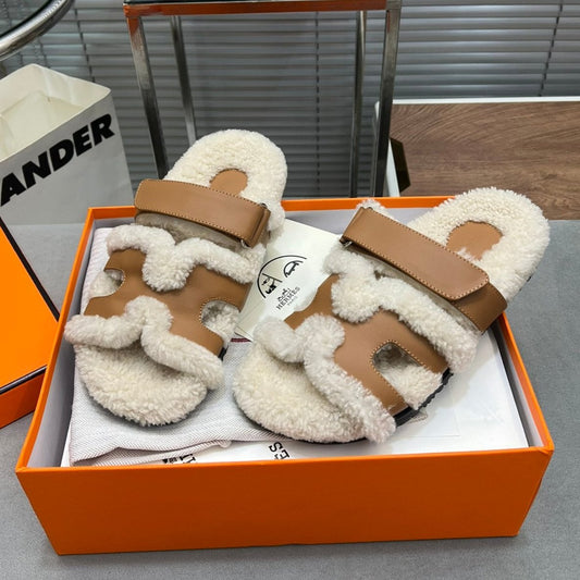 CHYPRE SLIPPERS IN BEIGE LAMB WOOL AND CIDER BROWN CALFSKIN