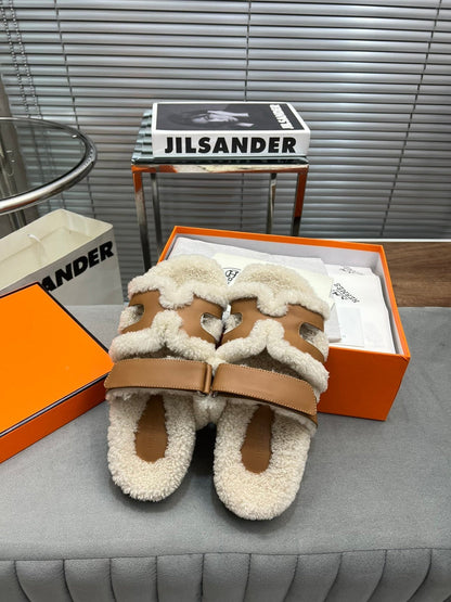 CHYPRE SLIPPERS IN BEIGE LAMB WOOL AND CIDER BROWN CALFSKIN