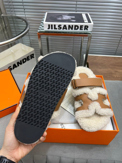 CHYPRE SLIPPERS IN BEIGE LAMB WOOL AND CIDER BROWN CALFSKIN