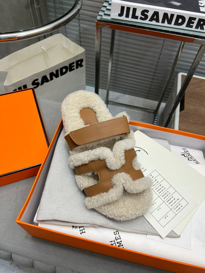 CHYPRE SLIPPERS IN BEIGE LAMB WOOL AND CIDER BROWN CALFSKIN