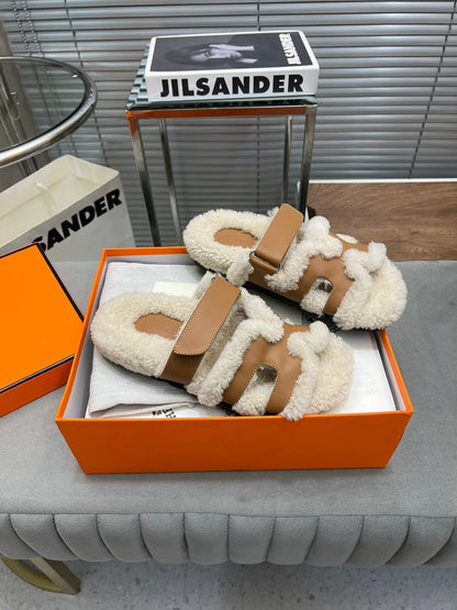 CHYPRE SLIPPERS IN BEIGE LAMB WOOL AND CIDER BROWN CALFSKIN