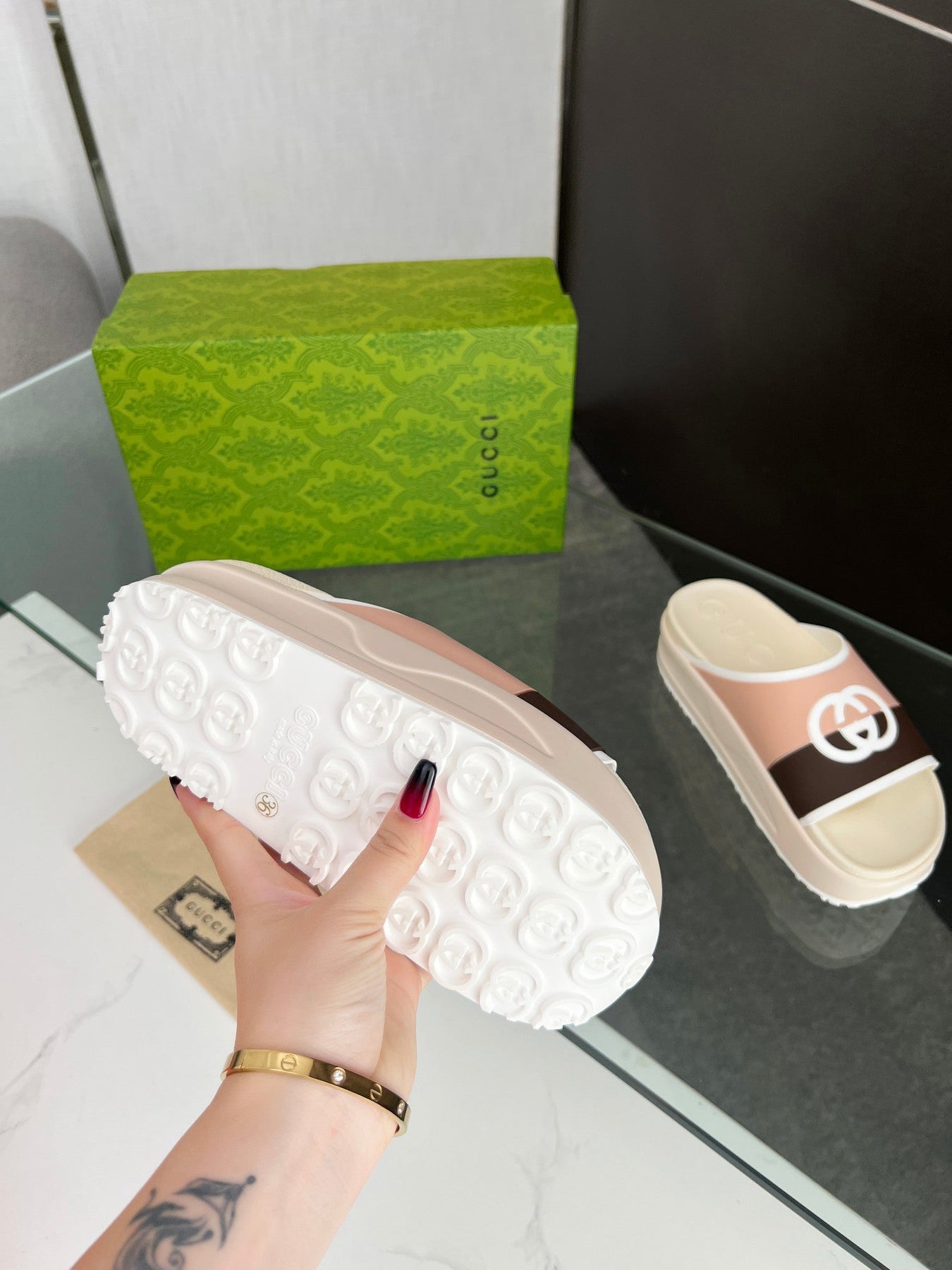 INTERLOCKING G SLIDE SANDAL IN WHITE CREAM MIX COLORFUL IMPORTED TPU