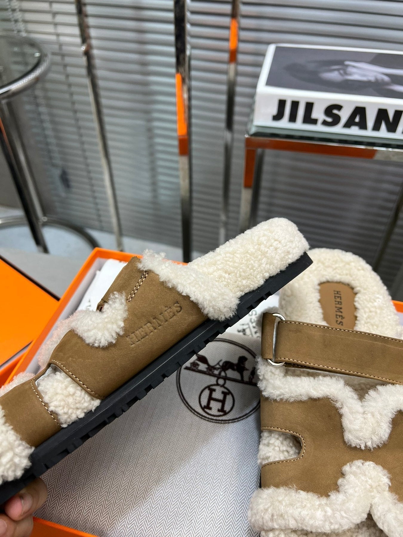 CHYPRE SLIPPERS IN BEIGE LAMB WOOL AND LIGHT FRENCH BEIGE SUEDE