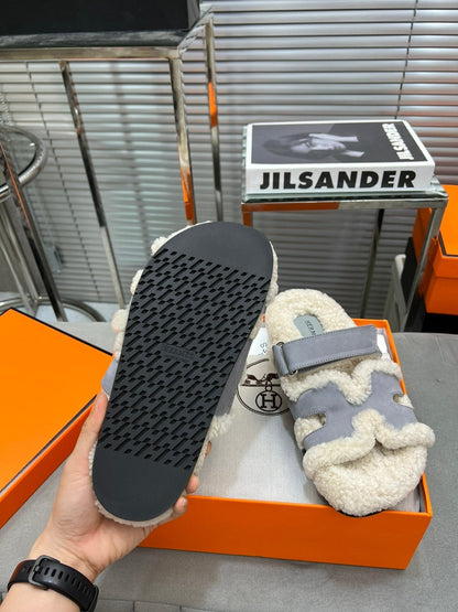 CHYPRE SLIPPERS IN BEIGE LAMB WOOL AND COOL GRAY SUEDE