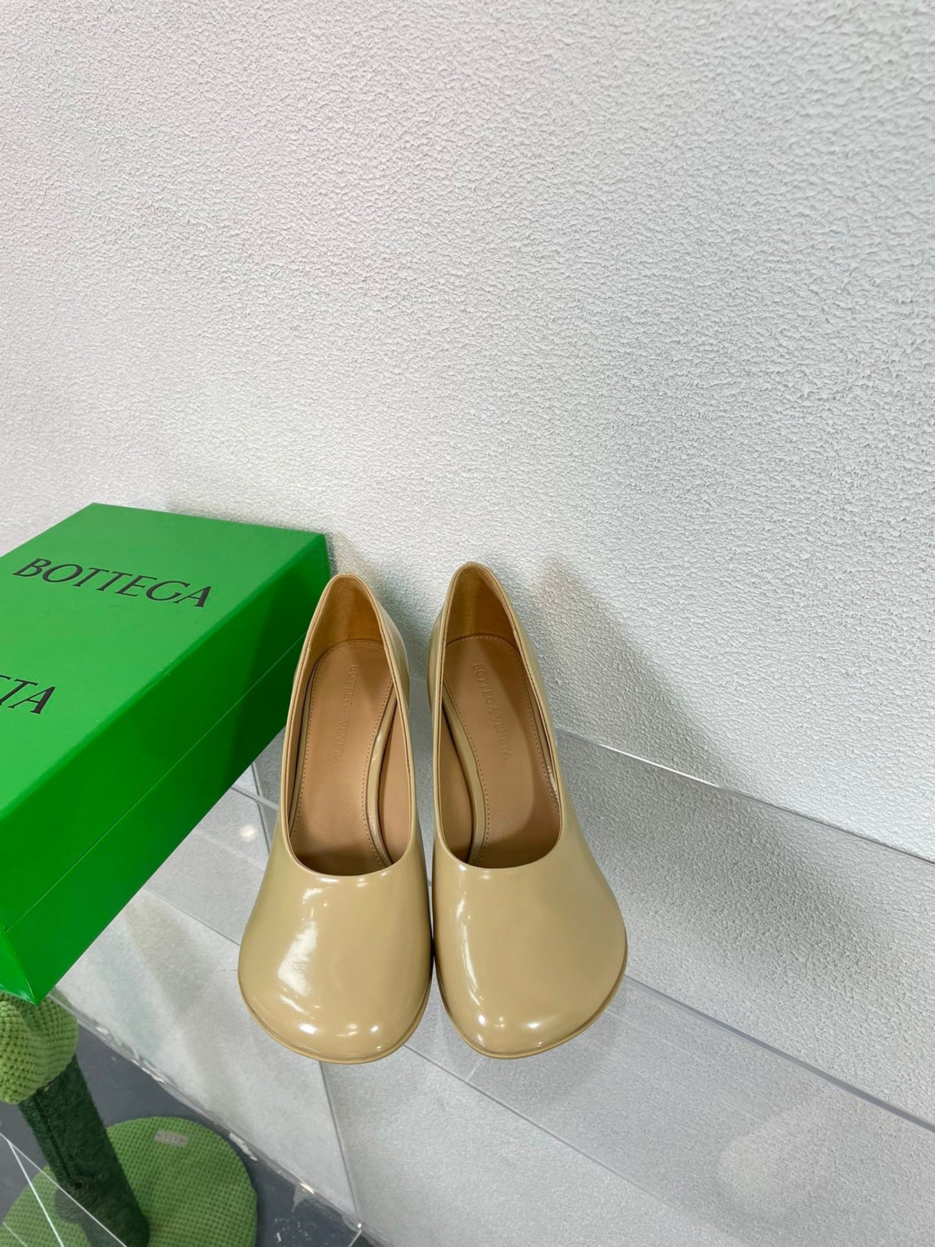 ATOMIC HIGH PUMP 9 CM IN BISQUE BEIGE CALFSKIN