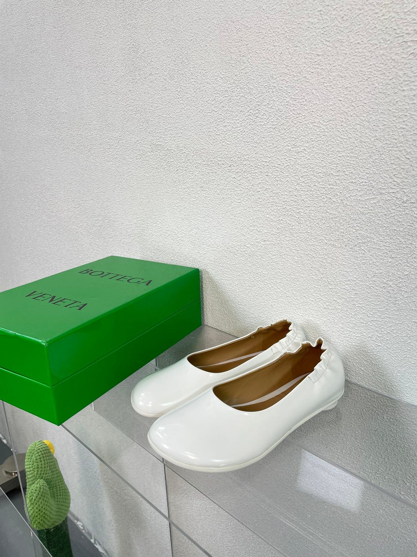 ATOMIC BALLERINA FLAT IN WHITE CALFSKIN