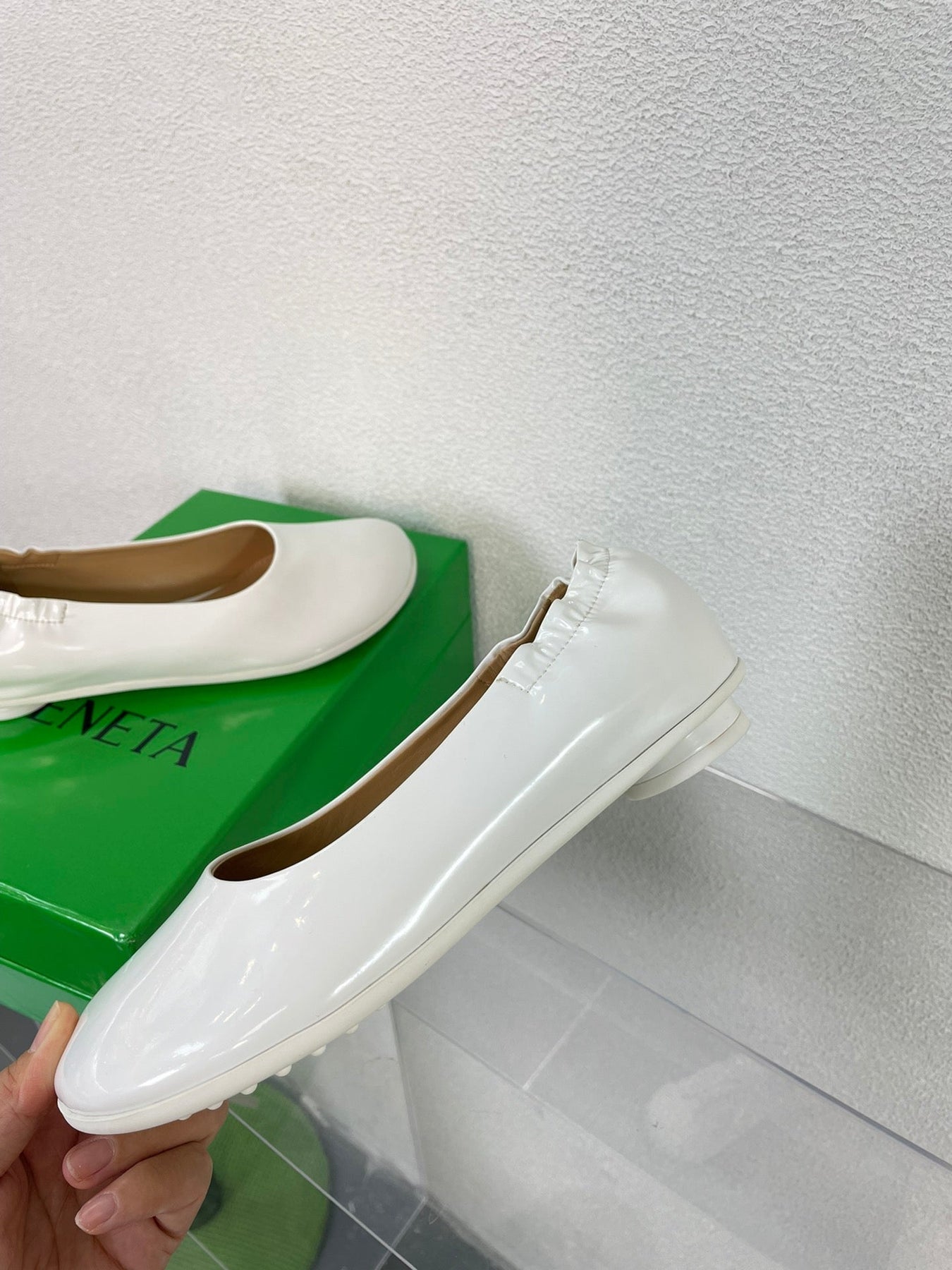 ATOMIC BALLERINA FLAT IN WHITE CALFSKIN