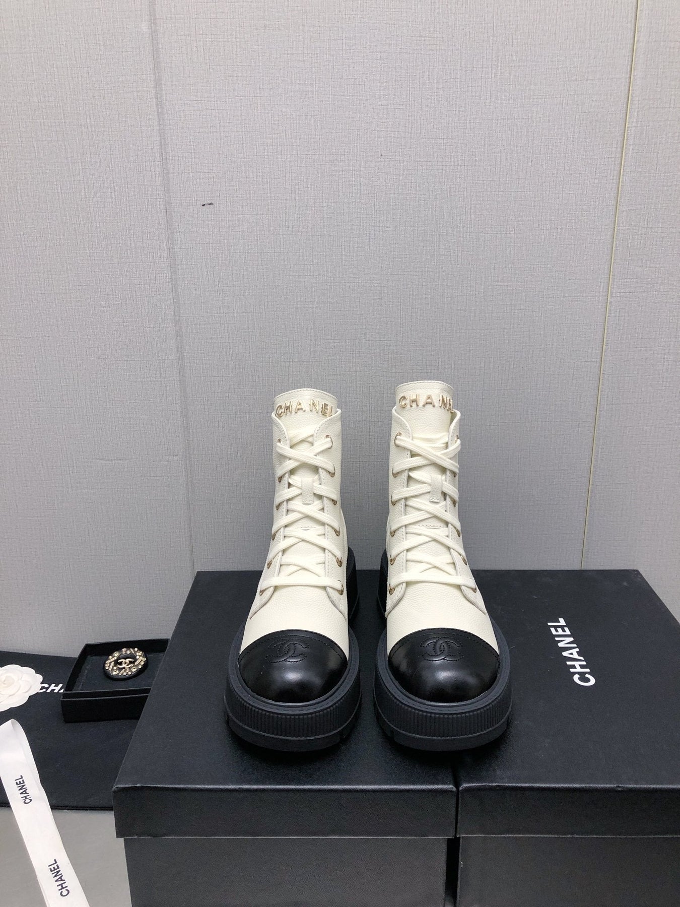 MARTIN SHORT BOOTS WHITE MIX BLACK LAMBSKIN