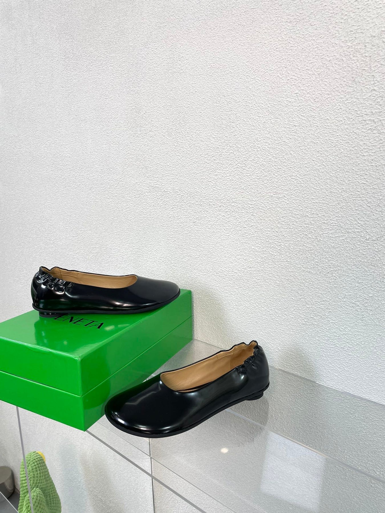 ATOMIC BALLERINA FLAT IN BLACK CALFSKIN